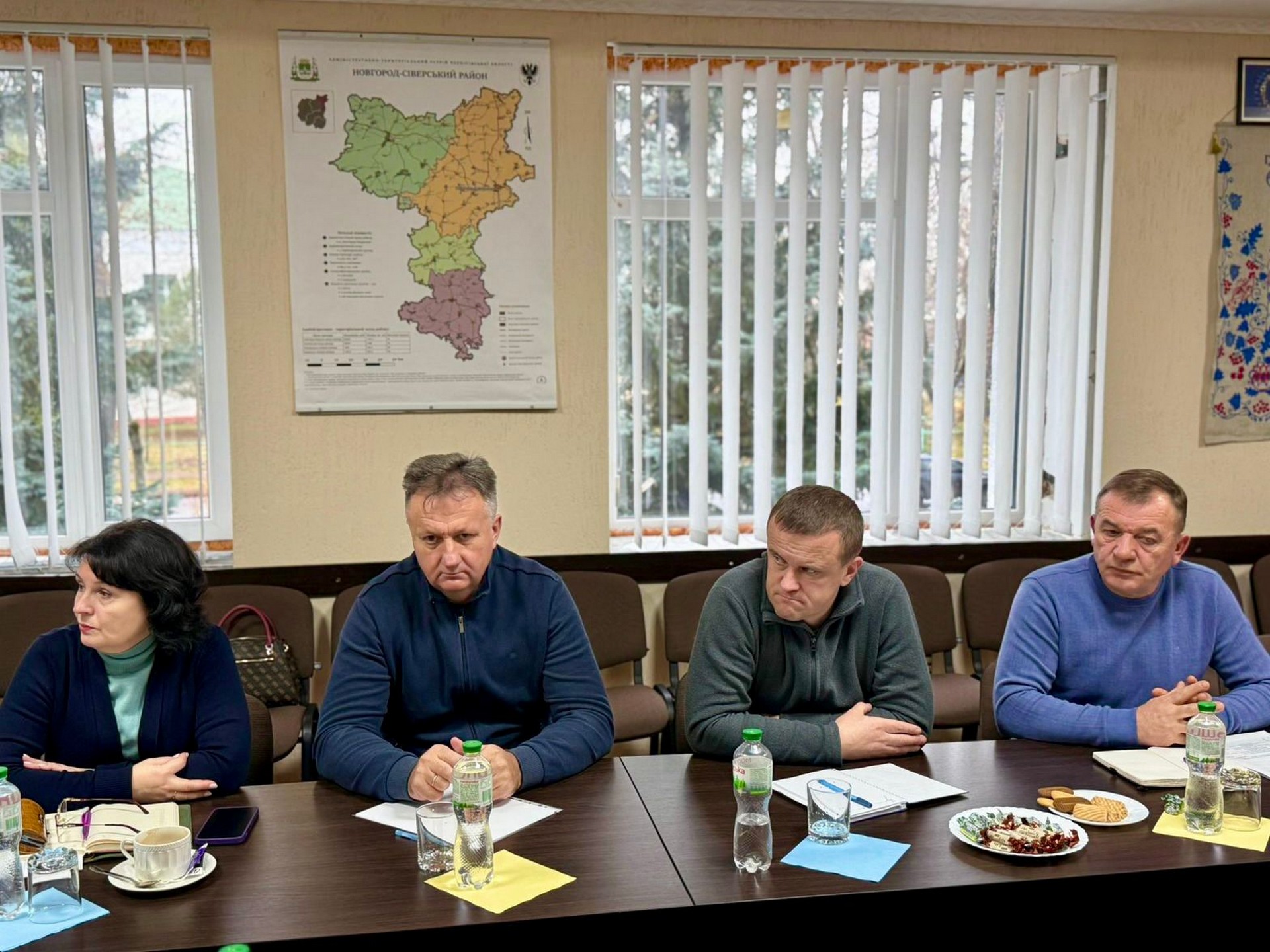 Безпека, освіта і відновлення після обстрілів: начальник ОВА працював у Новгород-Сіверському і Корюківському районах