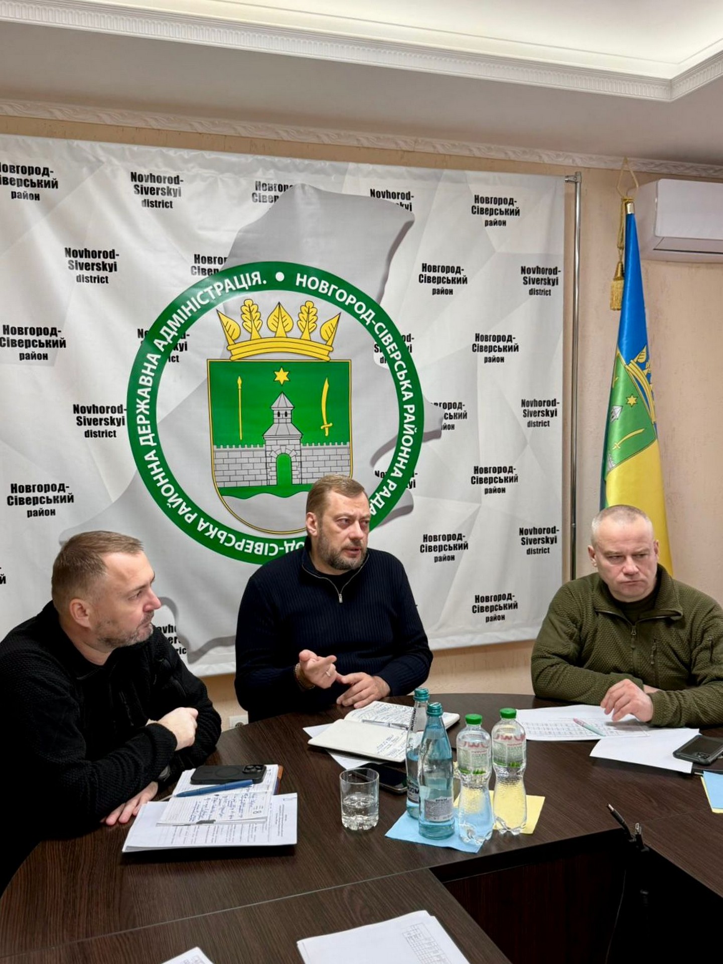 Безпека, освіта і відновлення після обстрілів: начальник ОВА працював у Новгород-Сіверському і Корюківському районах
