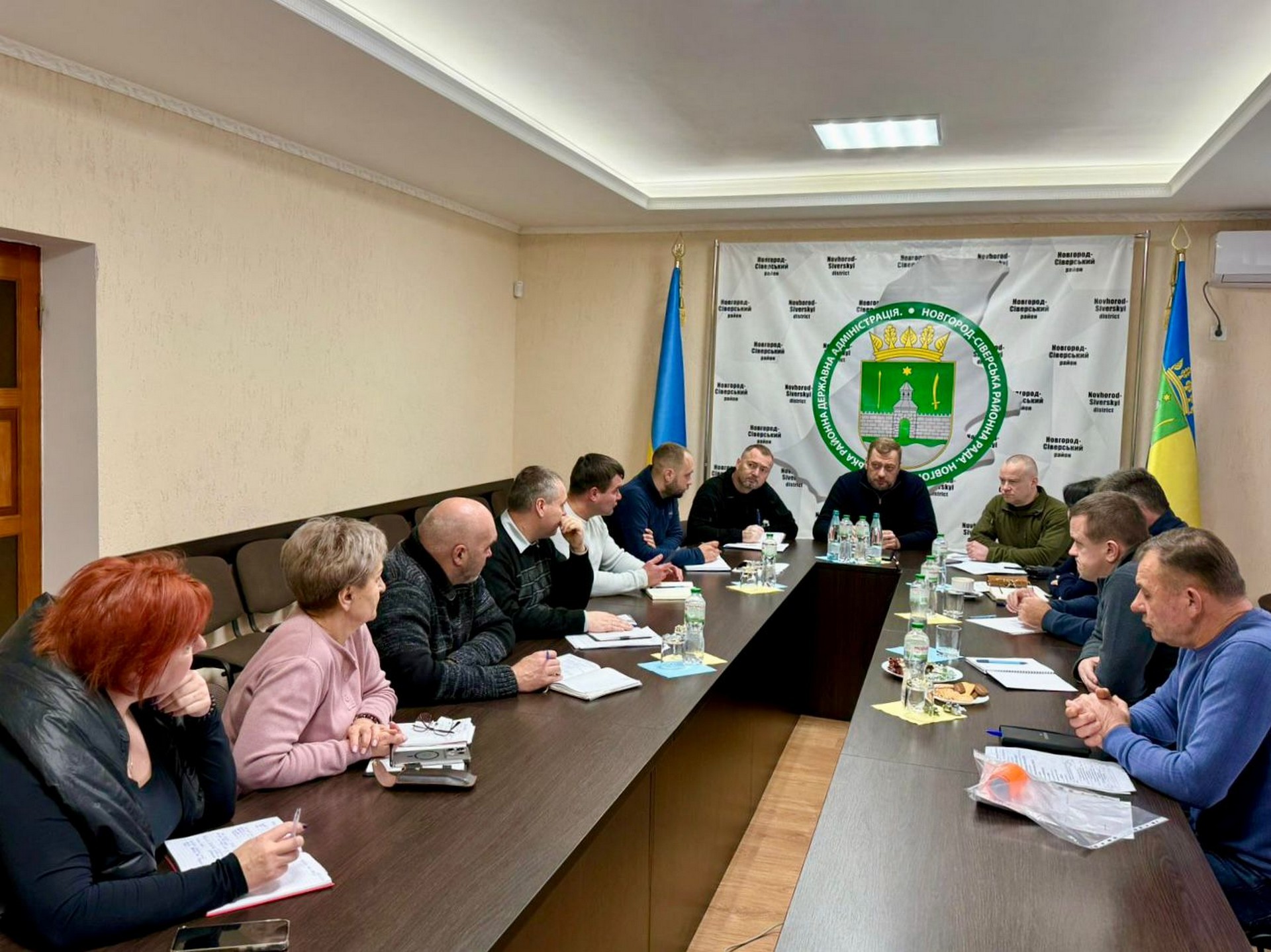 Безпека, освіта і відновлення після обстрілів: начальник ОВА працював у Новгород-Сіверському і Корюківському районах